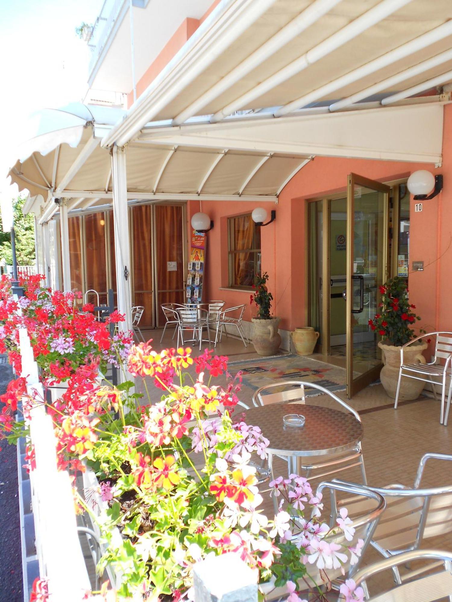 Hotel Ottavia Ρίμινι Εξωτερικό φωτογραφία